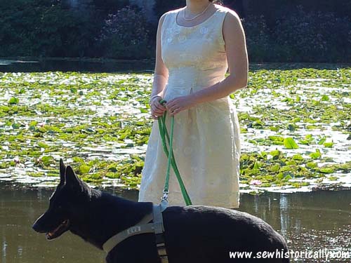 1950s White Taffeta Dress With Roses Embroidery