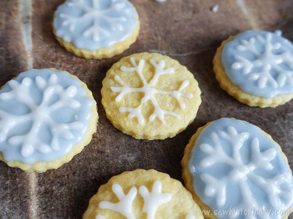 Naturally Blue Snowflake Cookies Without Food Coloring